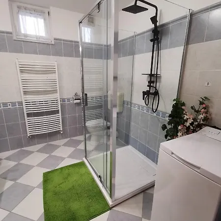 Tarkabarka Apartman Apartment *