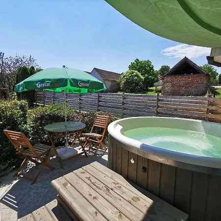 Tarkabarka Apartman * Zalakaros
