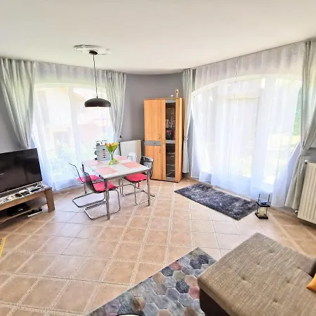 Apartment Tarkabarka Apartman *