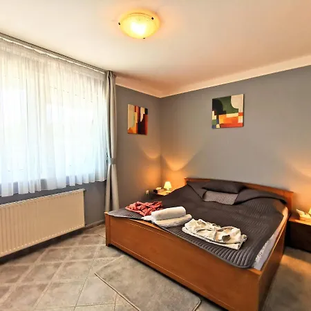 Apartment Tarkabarka Apartman
