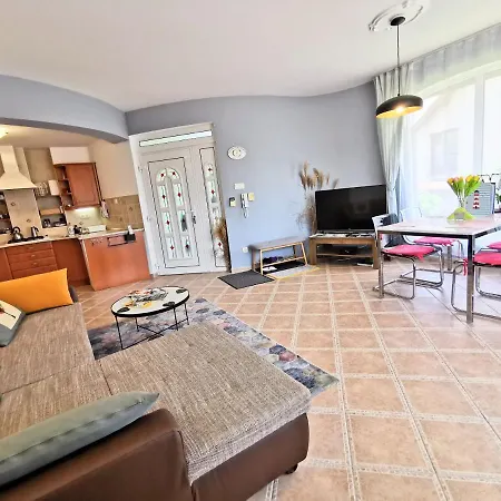 Tarkabarka Apartman Apartment